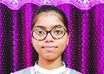 आर्या बडे 97 टक्के गुण मिळवून प्रथम