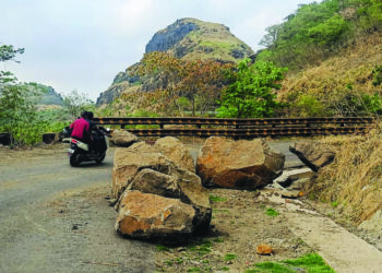 प्रशासनाचे दुर्लक्ष :वरंध घाट कागदोपत्री बंद