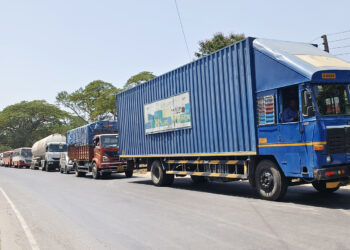 वाहतूक कोंडीची साडेसाती संपेना !