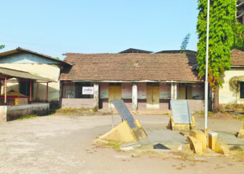 पाच कार्यालयावर स्थलांतराची कुऱ्हाड