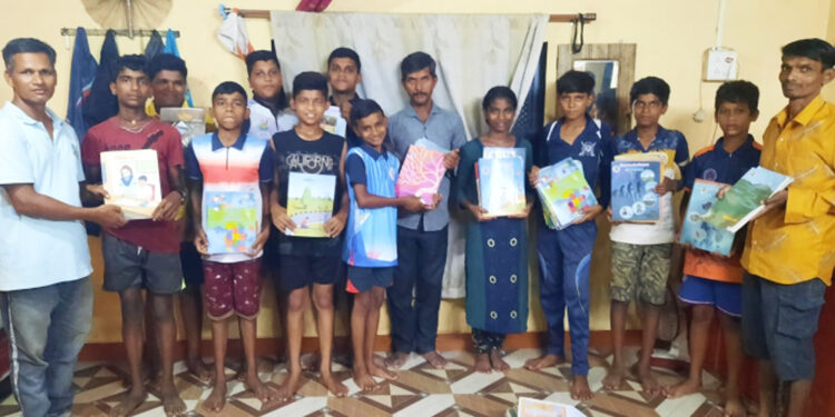 पेण तळे येथे पुस्तकपेढी योजनेचा शुभारंभ