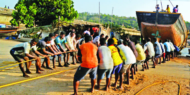 कोळी बांधवांवर दुष्काळाचे सावट