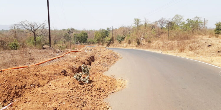 जलजीवन मिशनमुळे रस्त्यांची वाट