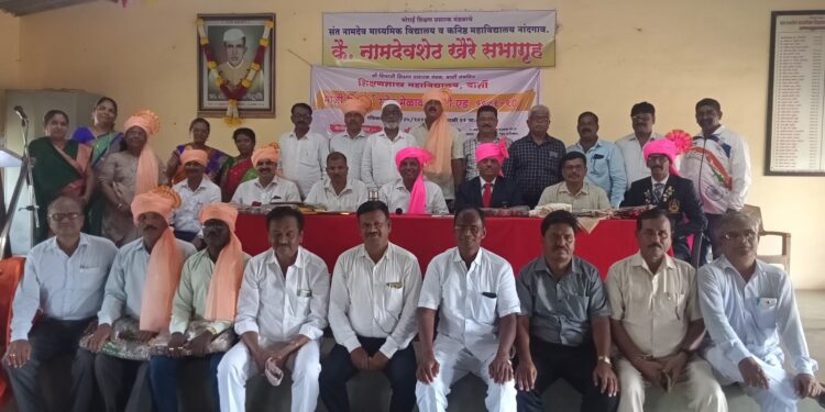 माजी विद्यार्थ्यांच्या स्नेहमेळावा उत्साहात