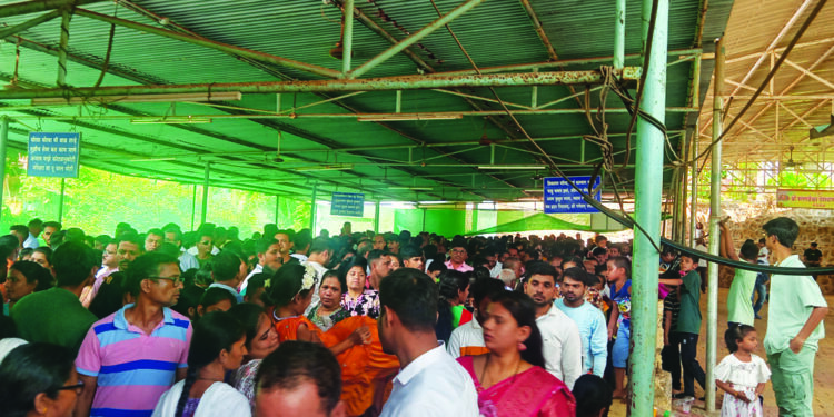 तीर्थक्षेत्र पाली येथे भाविकांची मांदियाळी