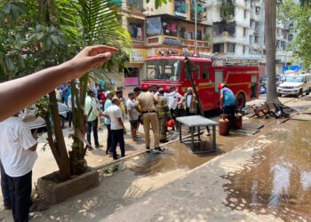 इमारतीतील खानावळीला आग