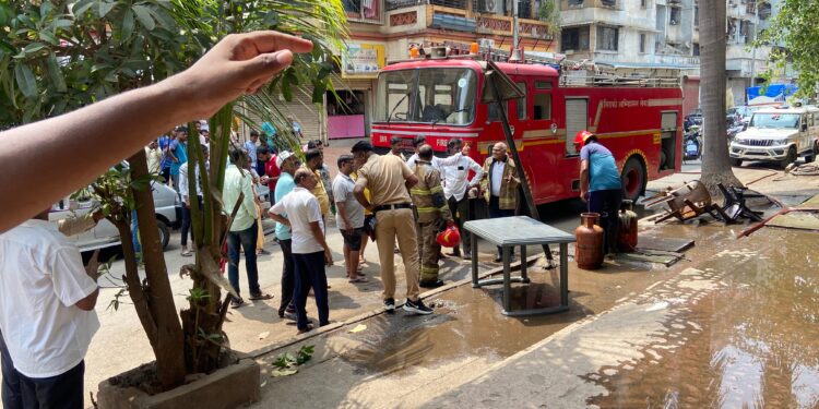 इमारतीतील खानावळीला आग