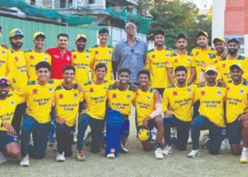 कर्टनी वॉल्शने कोल्हापूर टस्कर्सच्या खेळाडूंशी साधला संवाद