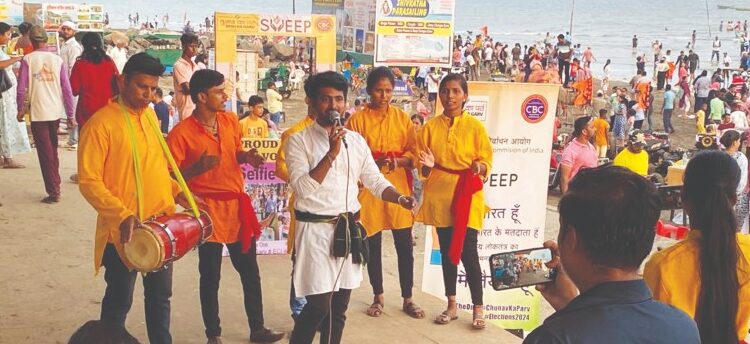 अलिबाग येथे मतदारांमध्ये जनजागृती
