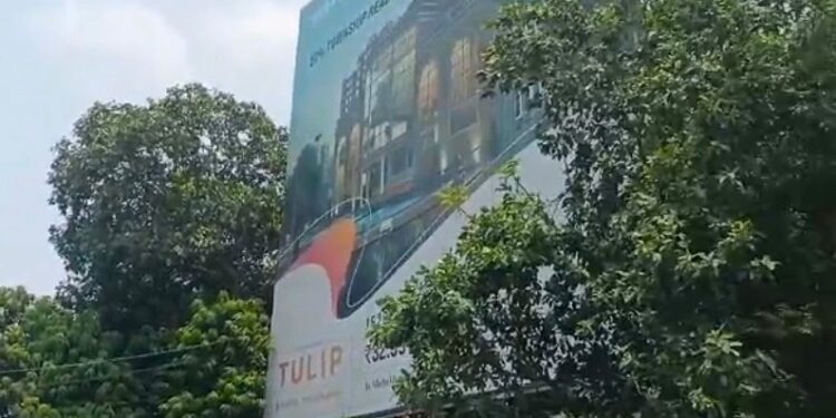 रस्त्यालगतचे होर्डिंग्ज धोकादायक