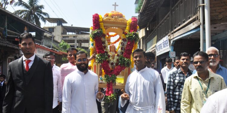 माय-दे-देउस यात्रा उत्साहात