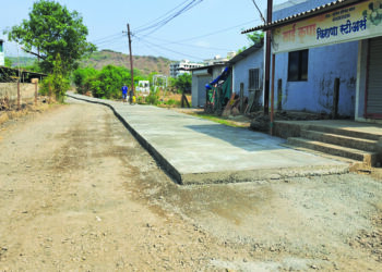 रखडलेल्या रस्त्याचे काम सुरु