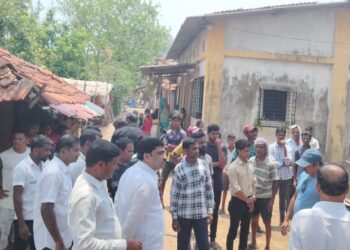 शासनाकडुन नुकसान भरपाई भेटण्यासाठी प्रयत्न