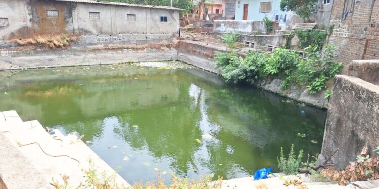 मोदी तलावाच्या स्वच्छतेची मागणी