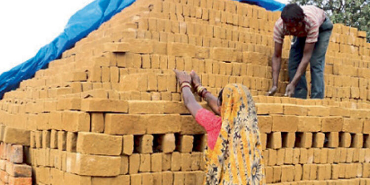 अवकाळीने वीटभट्टी व्यावसायिक धास्तावले