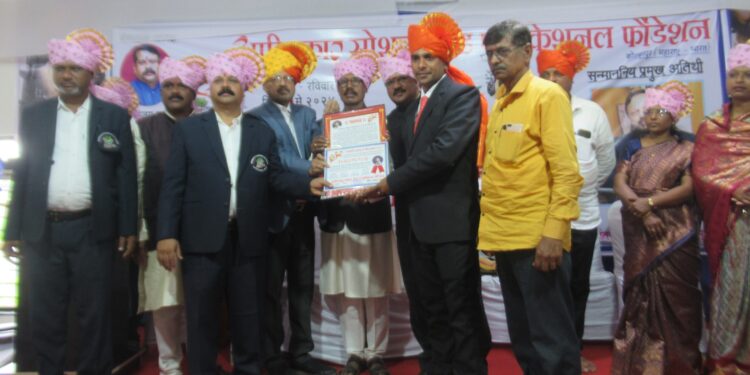 विवेक ढेपे यांना महाराष्ट्ररत्न गौरव पुरस्कार