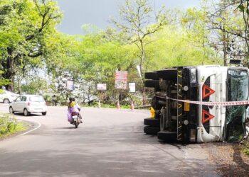 कार्लेखिंडीत केमिकल टँकरचा अपघात; एक जखमी