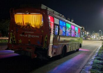 बसला ट्रेलरची धडक; एक ठार, 11 जखमी