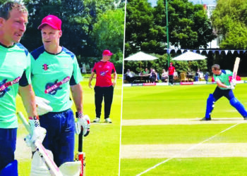 बियर ग्रिल्सच्या हाती बॅट