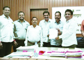 मराठा बांधव, विद्यार्थ्यांना तातडीने दाखले द्यावे