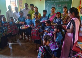 कर्जत तालुक्यात विद्यार्थ्यांचे जंगी स्वागत