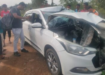 खोपोली – कर्जत रस्त्यावर गाडीला अपघात