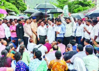 पाण्यासाठी करंजाडेकरांचे आंदोलन