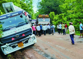 कशेडी घाटामध्ये दीड तास कोंडी
