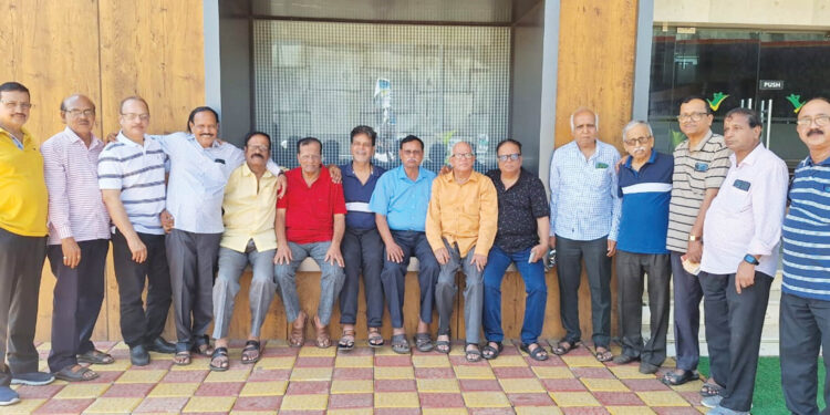 52 वर्षांच्या मैत्रीचे सत्तराव्या वर्षी स्नेहसंमेलन