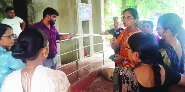 शुद्ध पाण्यासाठी मनसे महिला आघाडी आक्रमक