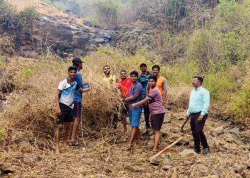 मूनवली येथील बंधार्‍याची स्वच्छता