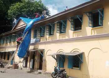 शासकीय कार्यालयांना प्लास्टिकचा आधार