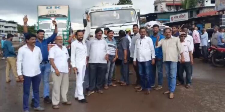 आंबेवाडी नाक्यावर सर्व्हिस रोड बनवा