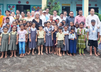 जिल्हा परिषद शाळांना ई-लर्निंग किट भेट