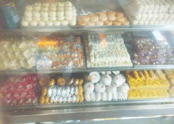 मिठाई दुकानदारांना नियमांचा विसर