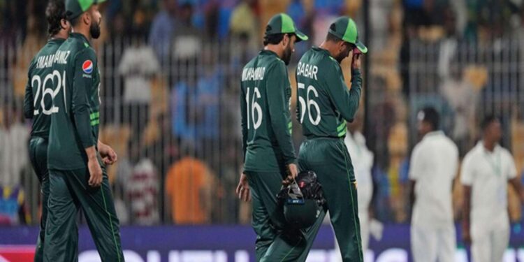 पाकिस्तान संघाच्या खाजगी डिनर पार्टीचा वाद