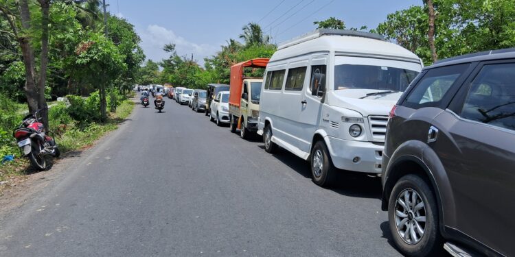 पर्यटकांना वाहतूक कोंडीचा फटका