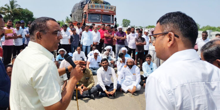 सांगोला-कडलास रस्ता अद्याप रखडलेलाच