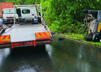 कशेडी घाटात टेम्पो-टोईंग व्हॅनची धडक; दोन जखमी