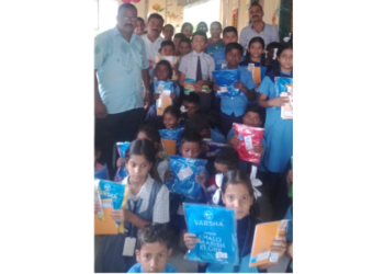 विद्यार्थ्यांना शैक्षणिक साहित्य वाटप