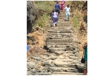 शुक्लतीर्थाकडे जाणार्‍या पायर्‍यांची दुरवस्था