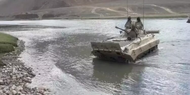 लडाखमध्ये रणगाडा सरावादरम्यान मोठी दुर्घटना !  