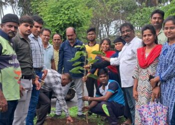 मुरुडमध्ये वृक्षारोपण
