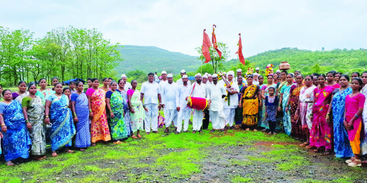 भरडखोल गावची वारी पंढरपूरकडे मार्गस्थ