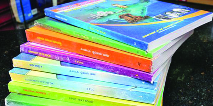 पाठ्यपुस्तकांची जबाबदारी गटशिक्षणाधिकार्‍यांची