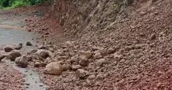 रत्नागिरीत दरड कोसळली