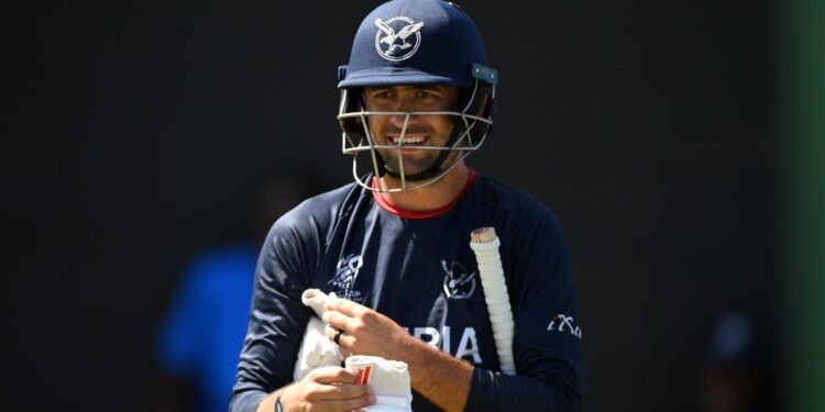 निकोलस डेव्हिन ‘रिटायर्ड आऊट’