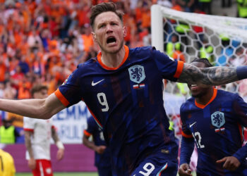 नेदरलँड्सची डच संघावर मात