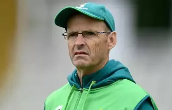 विश्‍वविजेत्या संघाचे प्रशिक्षक हतबल