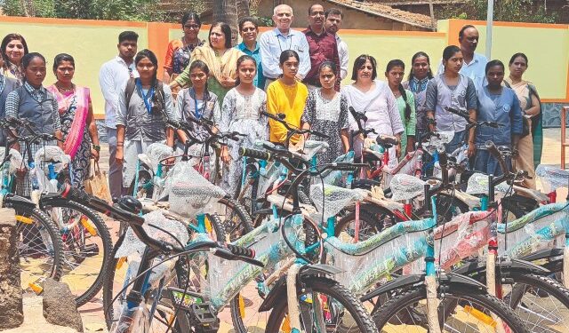 सद्भाव फाउंडेशन तर्फे सायकल वाटप